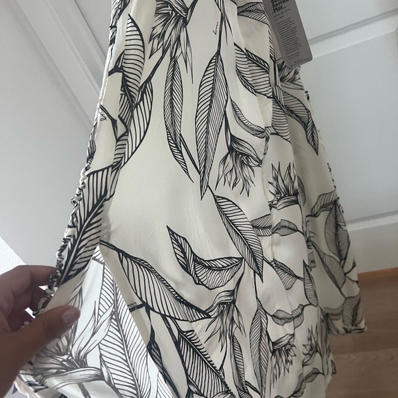 White and Black Floral Maxi Dress Size Large - Picture 7 of 13